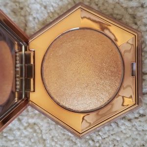 Fenty Beauty Diamond Bomb in Cognac Candy